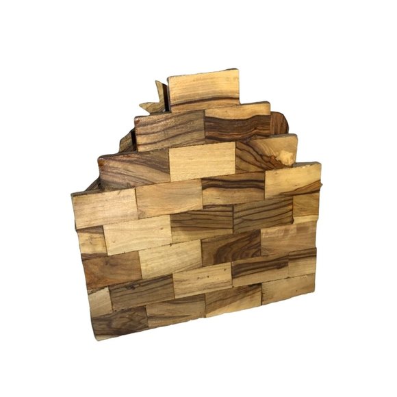 Beautiful Wood Nativity and Stable - Picture 4 of 8